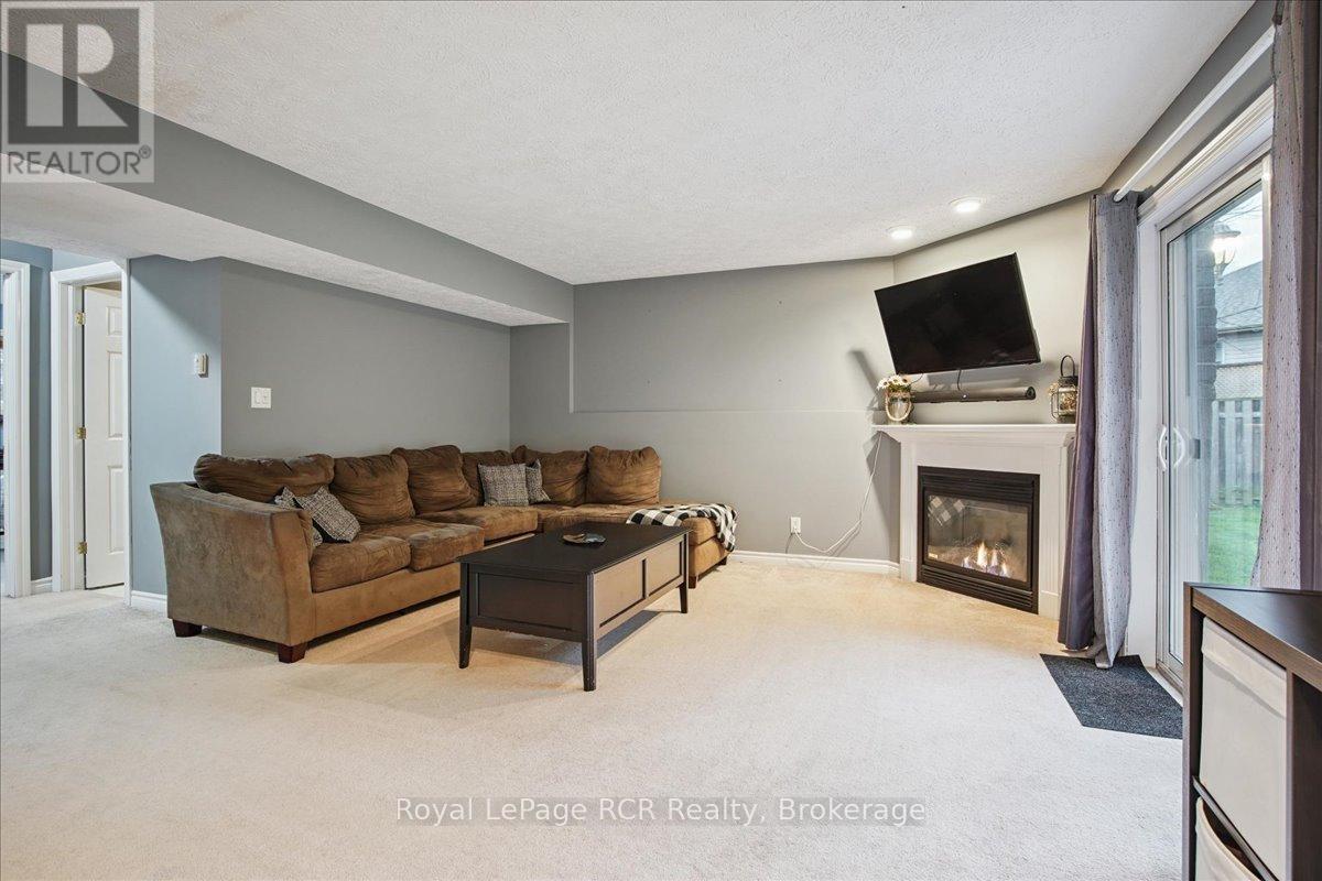 












741 25TH A STREET E

,
Owen Sound,




Ontario
N4K6V1

