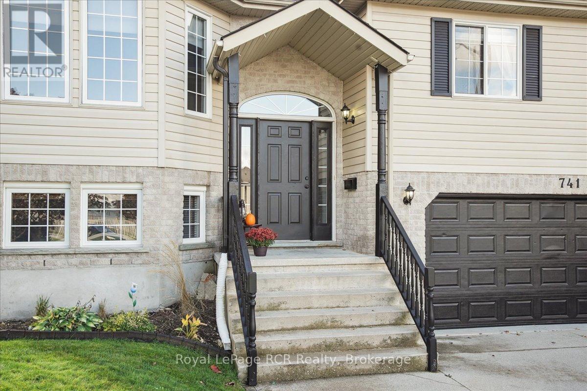 












741 25TH A STREET E

,
Owen Sound,




Ontario
N4K6V1

