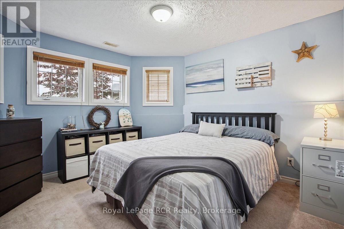 












741 25TH A STREET E

,
Owen Sound,




Ontario
N4K6V1

