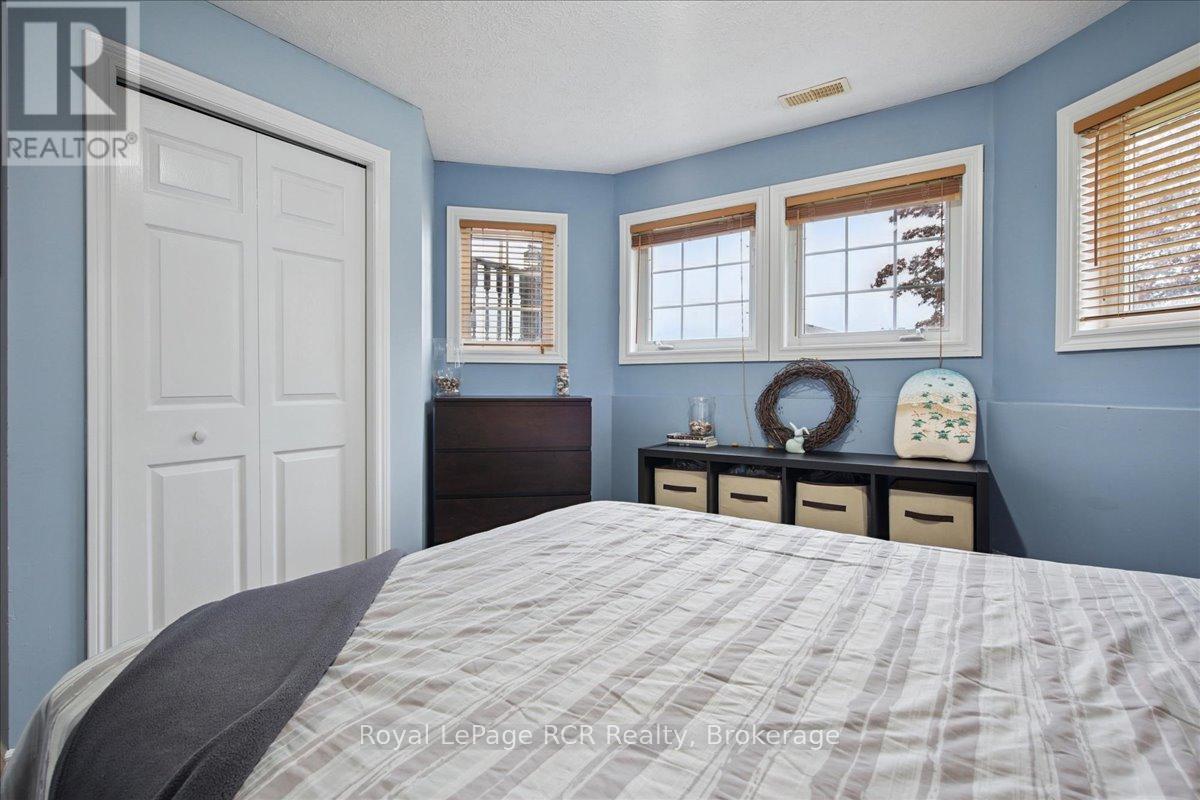 












741 25TH A STREET E

,
Owen Sound,




Ontario
N4K6V1

