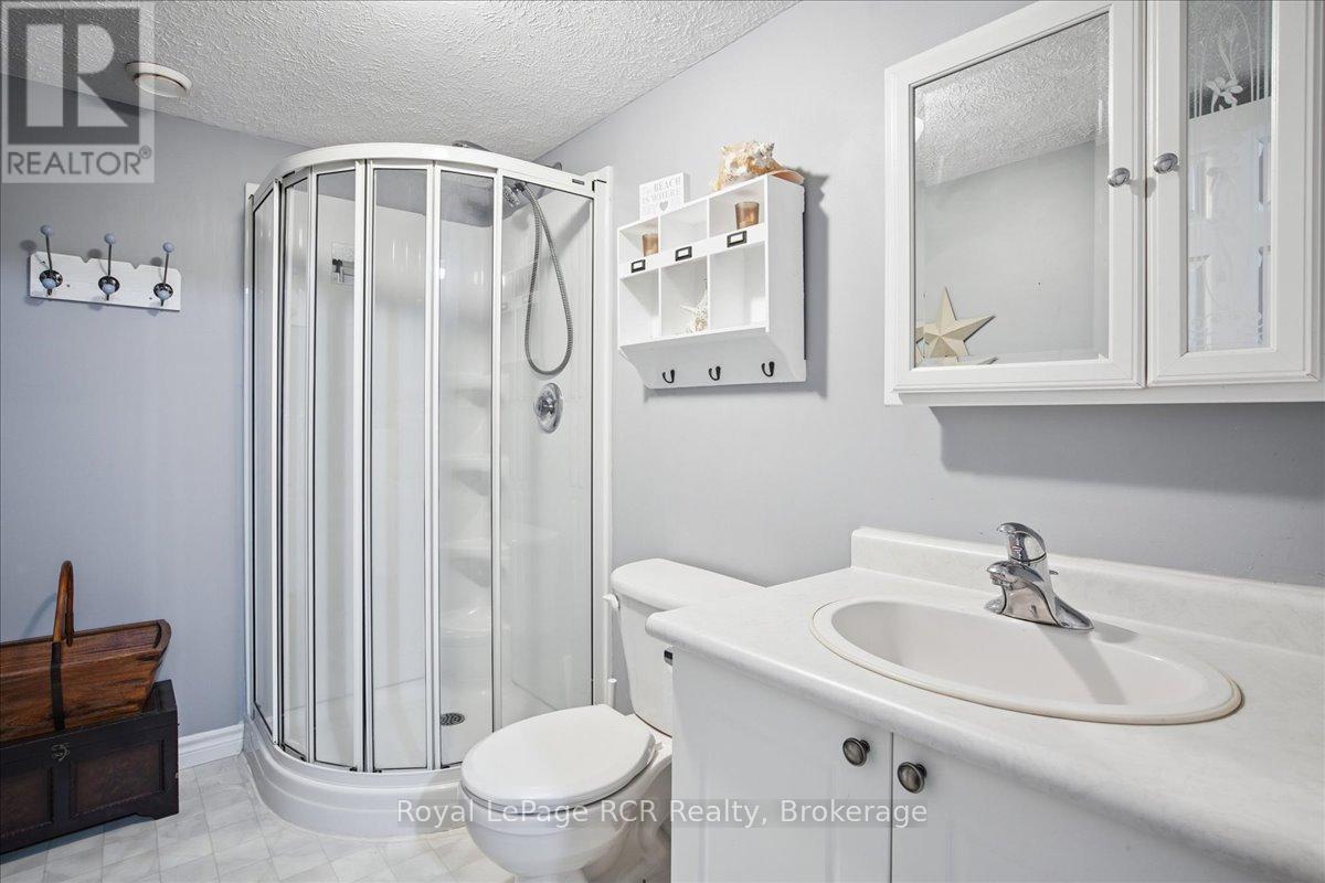 












741 25TH A STREET E

,
Owen Sound,




Ontario
N4K6V1

