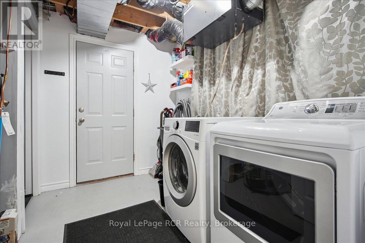 












741 25TH A STREET E

,
Owen Sound,




Ontario
N4K6V1

