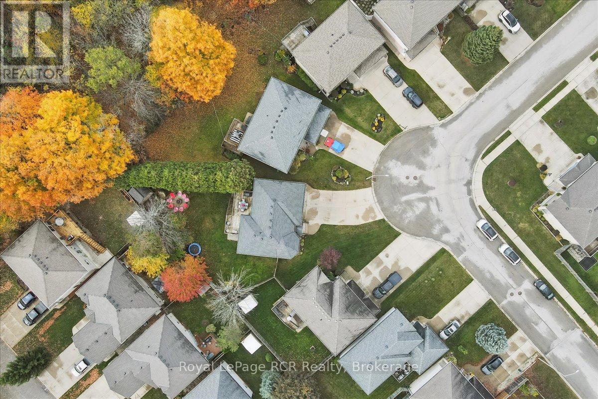 












741 25TH A STREET E

,
Owen Sound,




Ontario
N4K6V1

