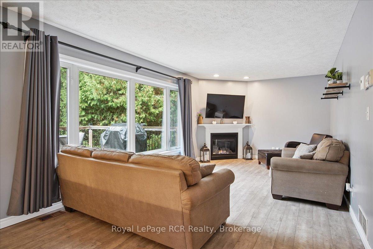 












741 25TH A STREET E

,
Owen Sound,




Ontario
N4K6V1

