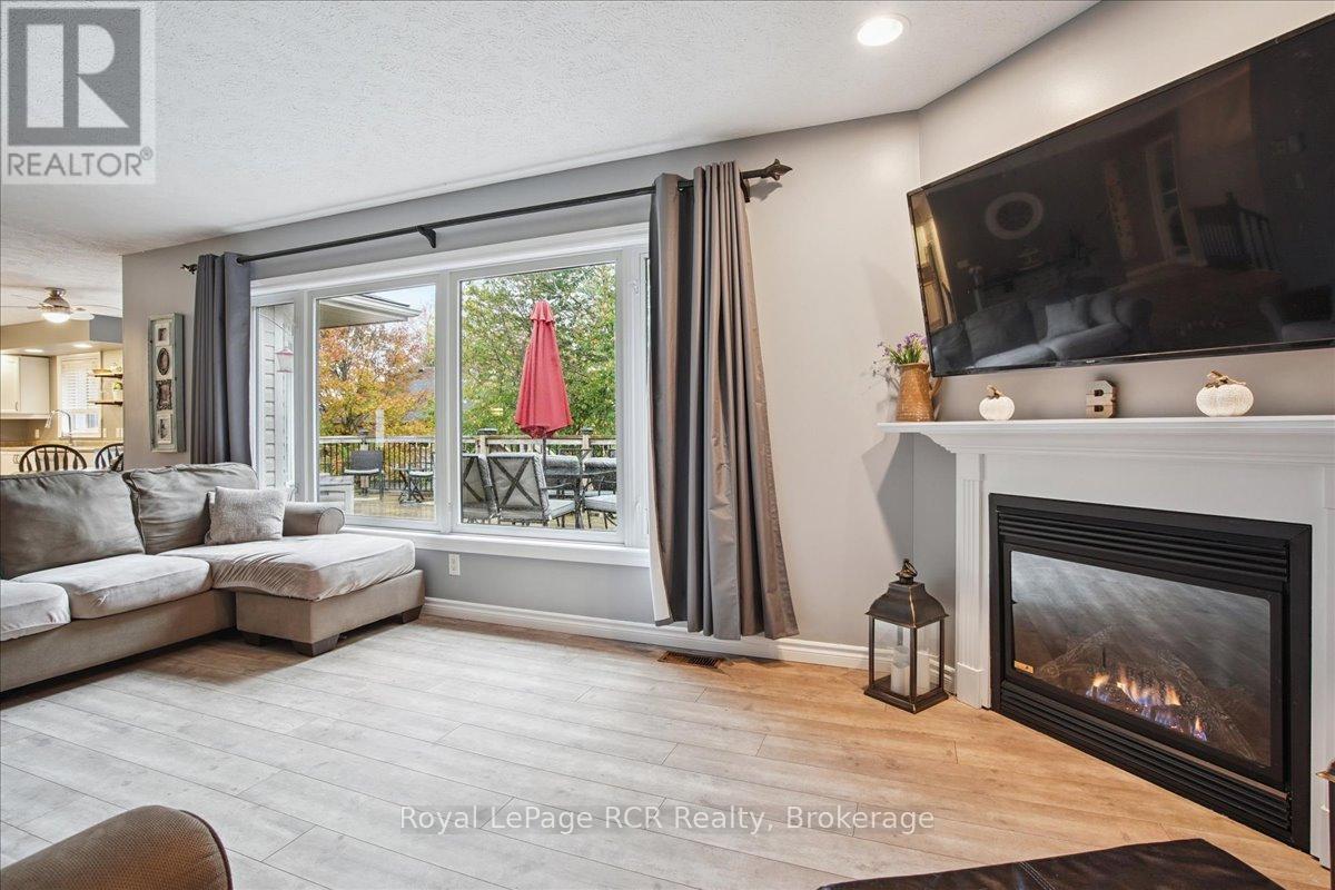 












741 25TH A STREET E

,
Owen Sound,




Ontario
N4K6V1

