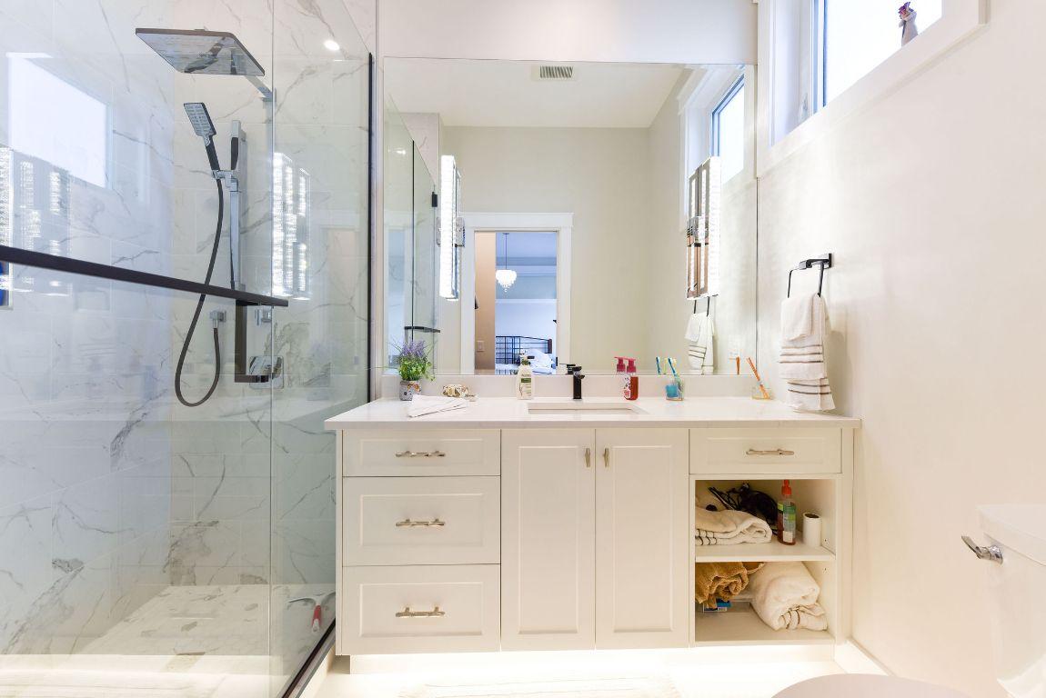 









222


Lee

Avenue, 101,
Penticton,




BC
V2A 0G2

