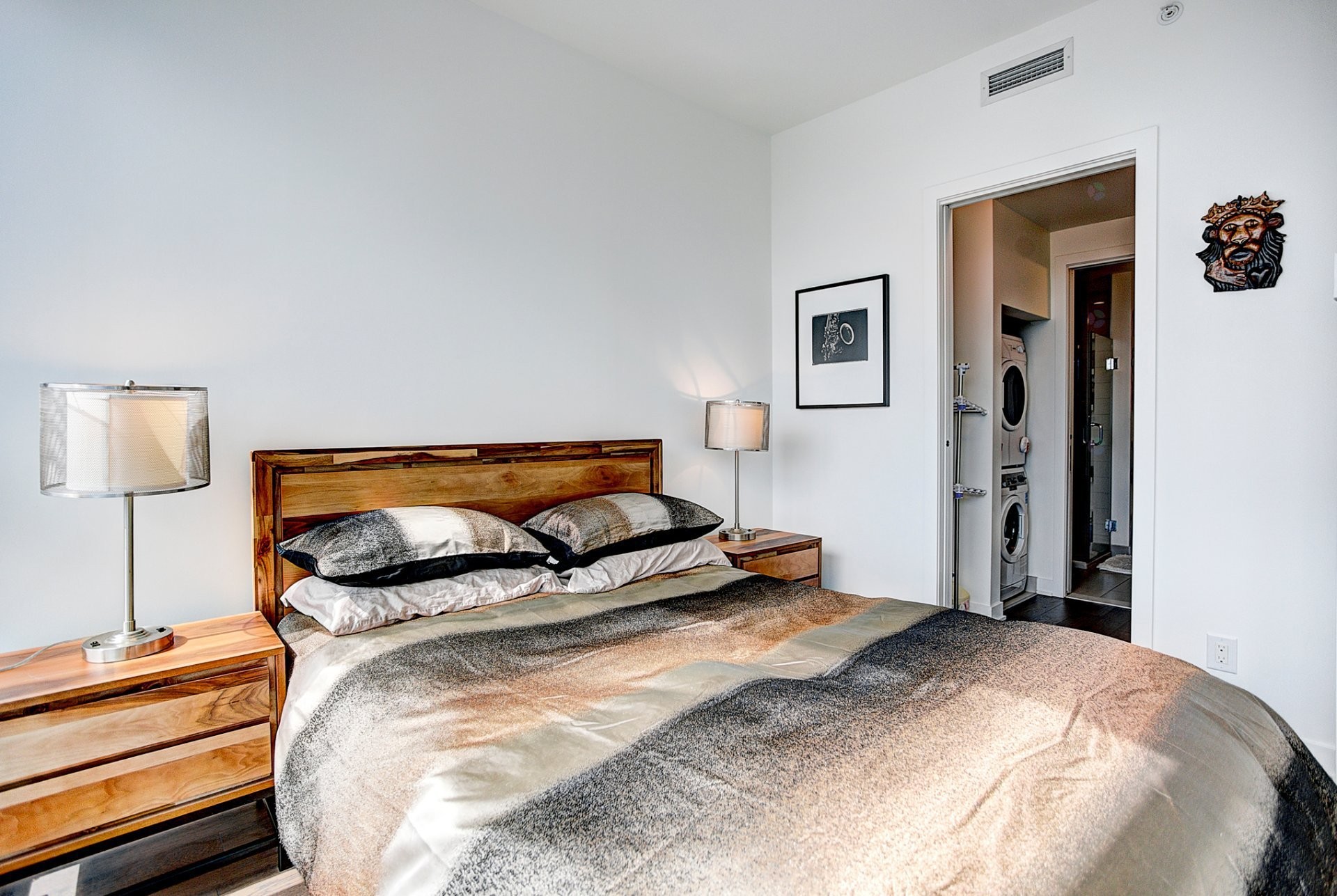 









1155


Rue de la Montagne

, 3009,
Montréal (Ville-Marie),




QC
H3G0C7

