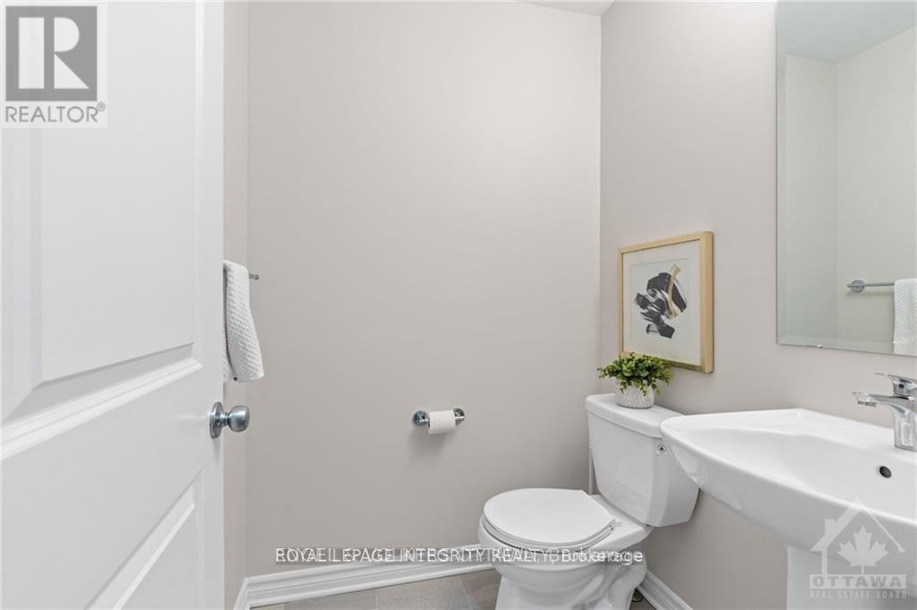 












165 ANGELONIA CRESCENT E

,
Ottawa,




Ontario
K1T0Y5

