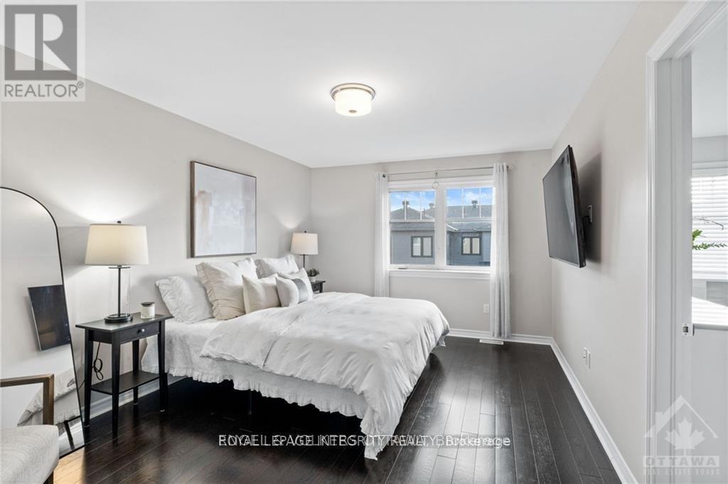 












165 ANGELONIA CRESCENT E

,
Ottawa,




Ontario
K1T0Y5

