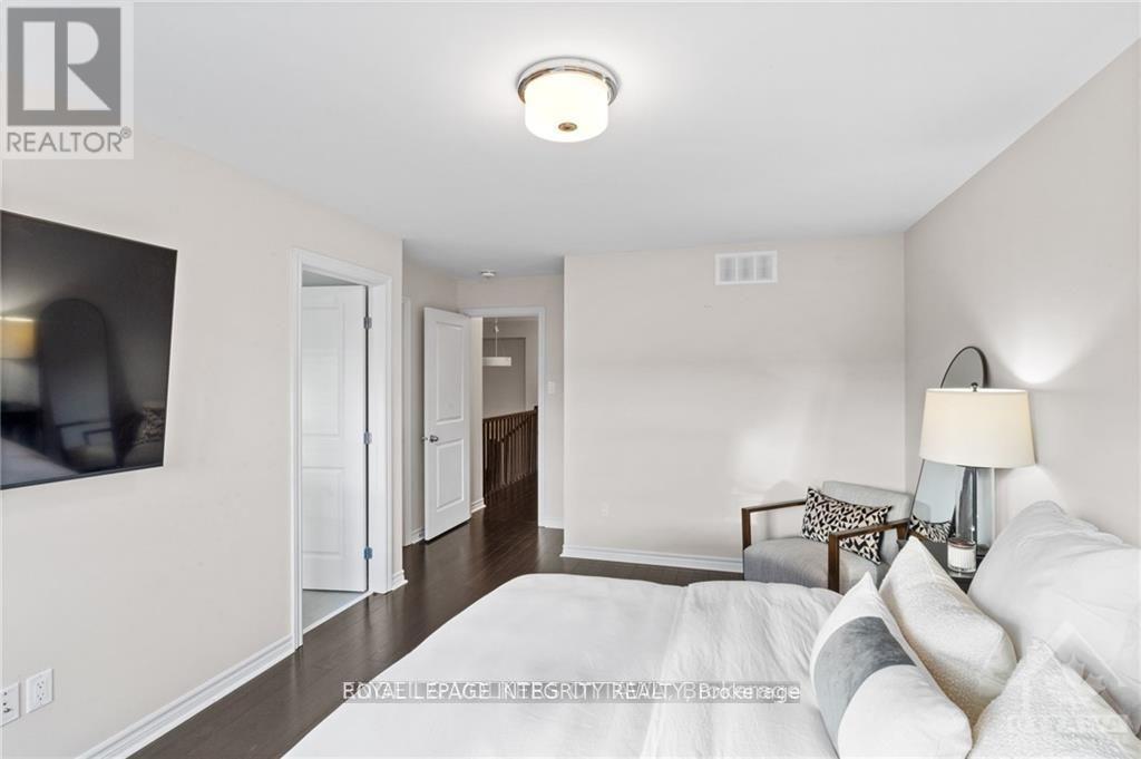 












165 ANGELONIA CRESCENT E

,
Ottawa,




Ontario
K1T0Y5

