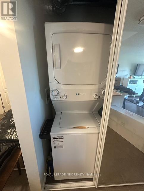 












1417 - 330 PRINCE CHARLES DRIVE S

,
Welland (Broadway),




Ontario
L3C7B3

