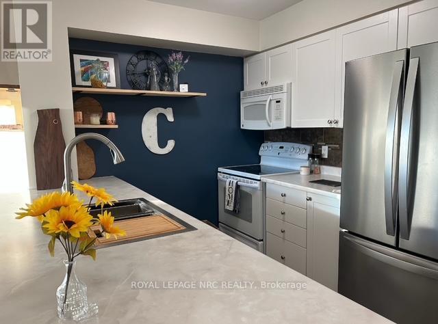 












1417 - 330 PRINCE CHARLES DRIVE S

,
Welland (Broadway),




Ontario
L3C7B3

