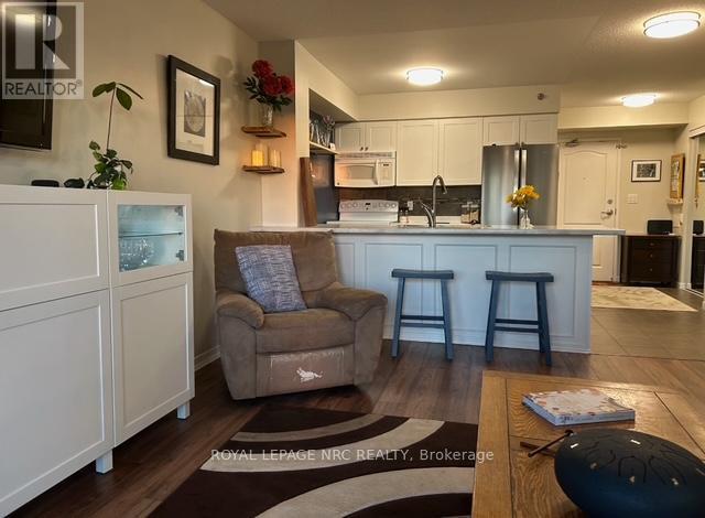 












1417 - 330 PRINCE CHARLES DRIVE S

,
Welland (Broadway),




Ontario
L3C7B3

