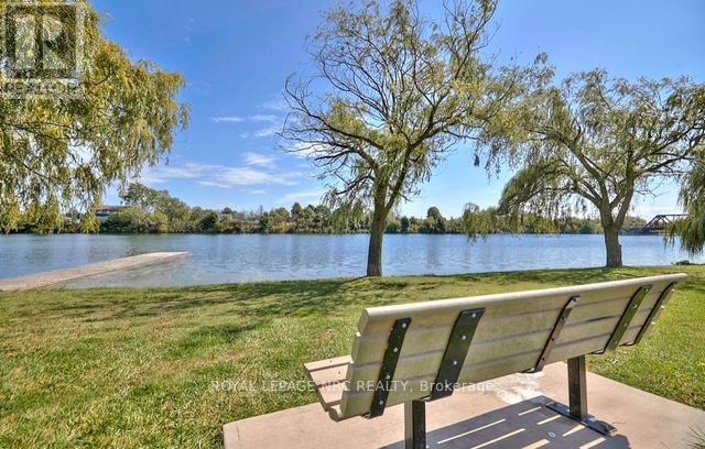 












1417 - 330 PRINCE CHARLES DRIVE S

,
Welland (Broadway),




Ontario
L3C7B3

