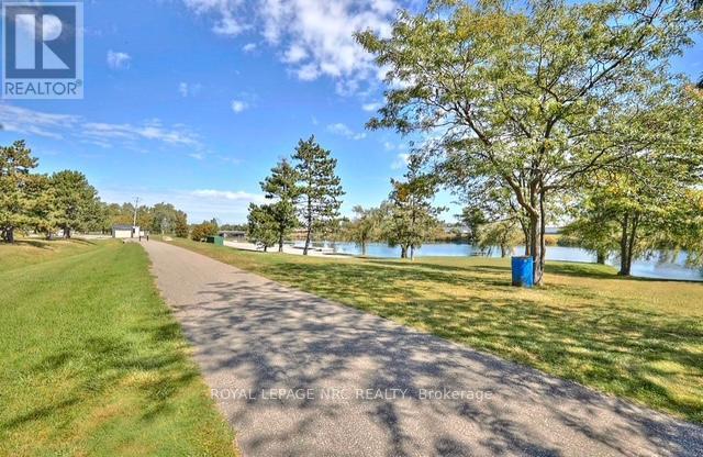 












1417 - 330 PRINCE CHARLES DRIVE S

,
Welland (Broadway),




Ontario
L3C7B3

