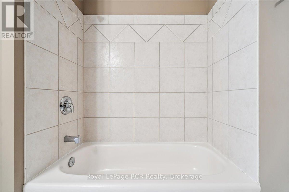 












1462 14TH AVENUE E

,
Owen Sound,




Ontario
N4K0A1

