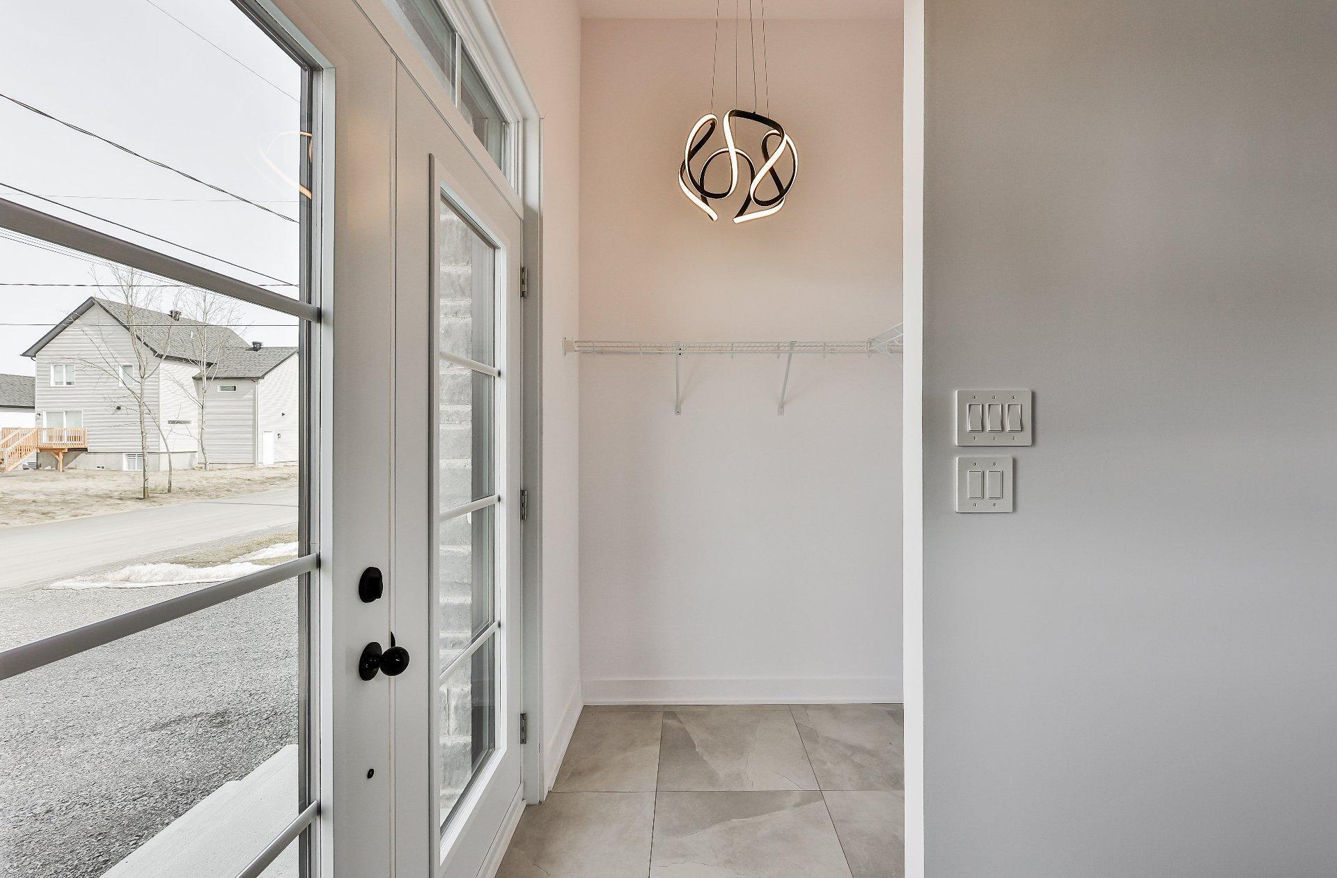 









936


Rue du Faubourg

,
Saint-Jérôme,




QC
J5L0H9

