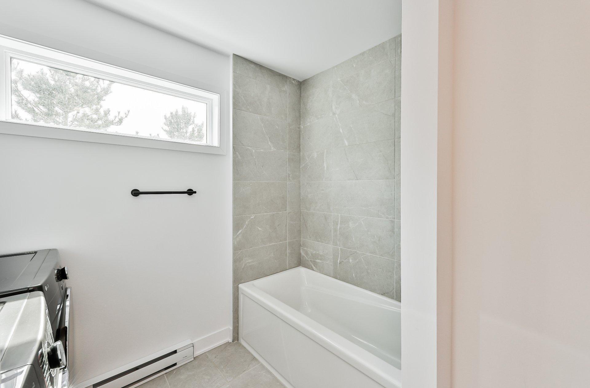 









936


Rue du Faubourg

,
Saint-Jérôme,




QC
J5L0H9

