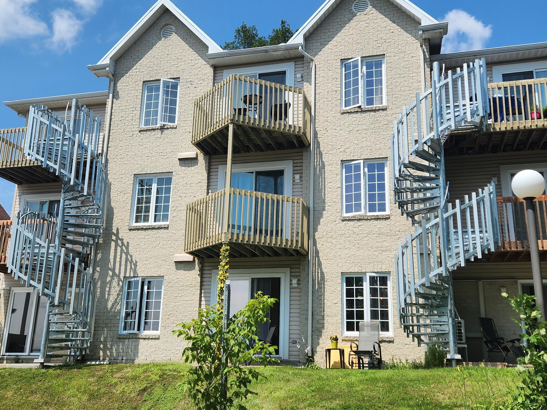 









7


Imp. du Cap

, 202,
Québec (La Haute-Saint-Charles),




QC
G2B5H2

