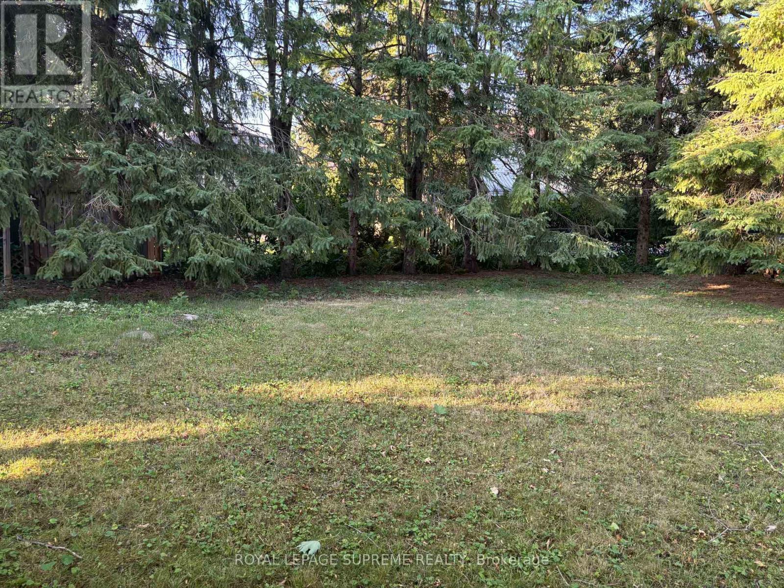 












UPPER - 8 REDWOOD COURT

,
Barrie,




Ontario
L4M5G7

