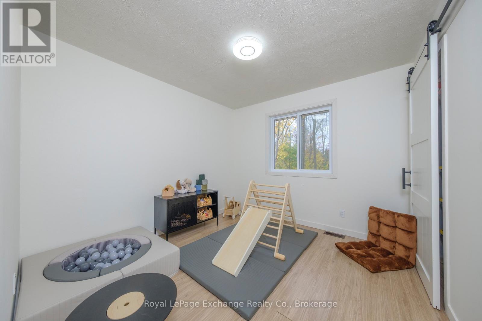 












27 DAWSON DRIVE

,
Kincardine,




Ontario
N2Z2X6

