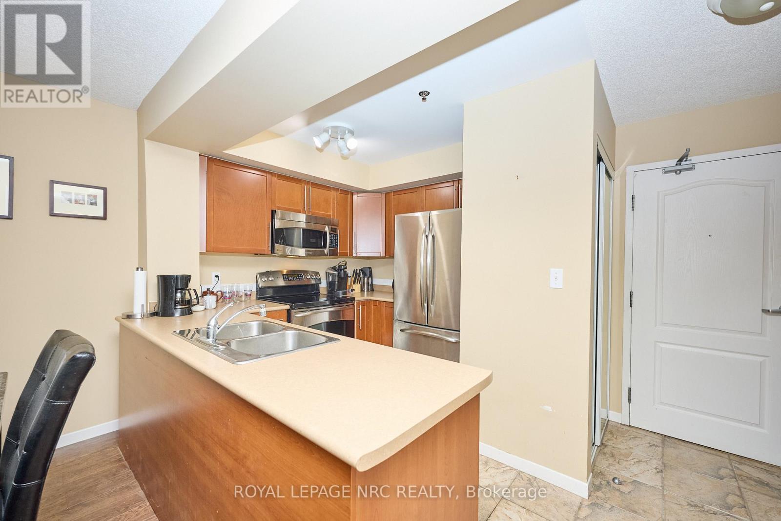 












1309 - 330 PRINCE CHARLES DRIVE S

,
Welland (Broadway),




Ontario
L3C7B3

