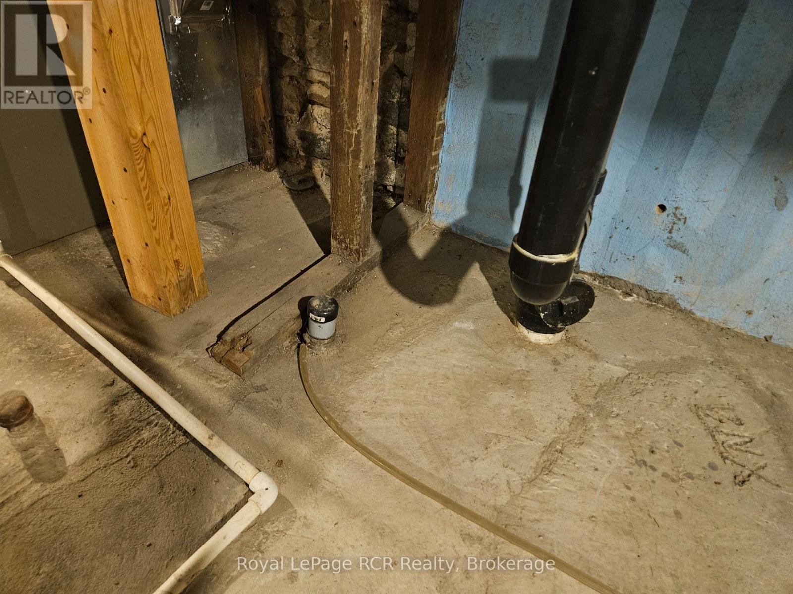 












236 8TH STREET E

,
Owen Sound,




Ontario
N4K1L1

