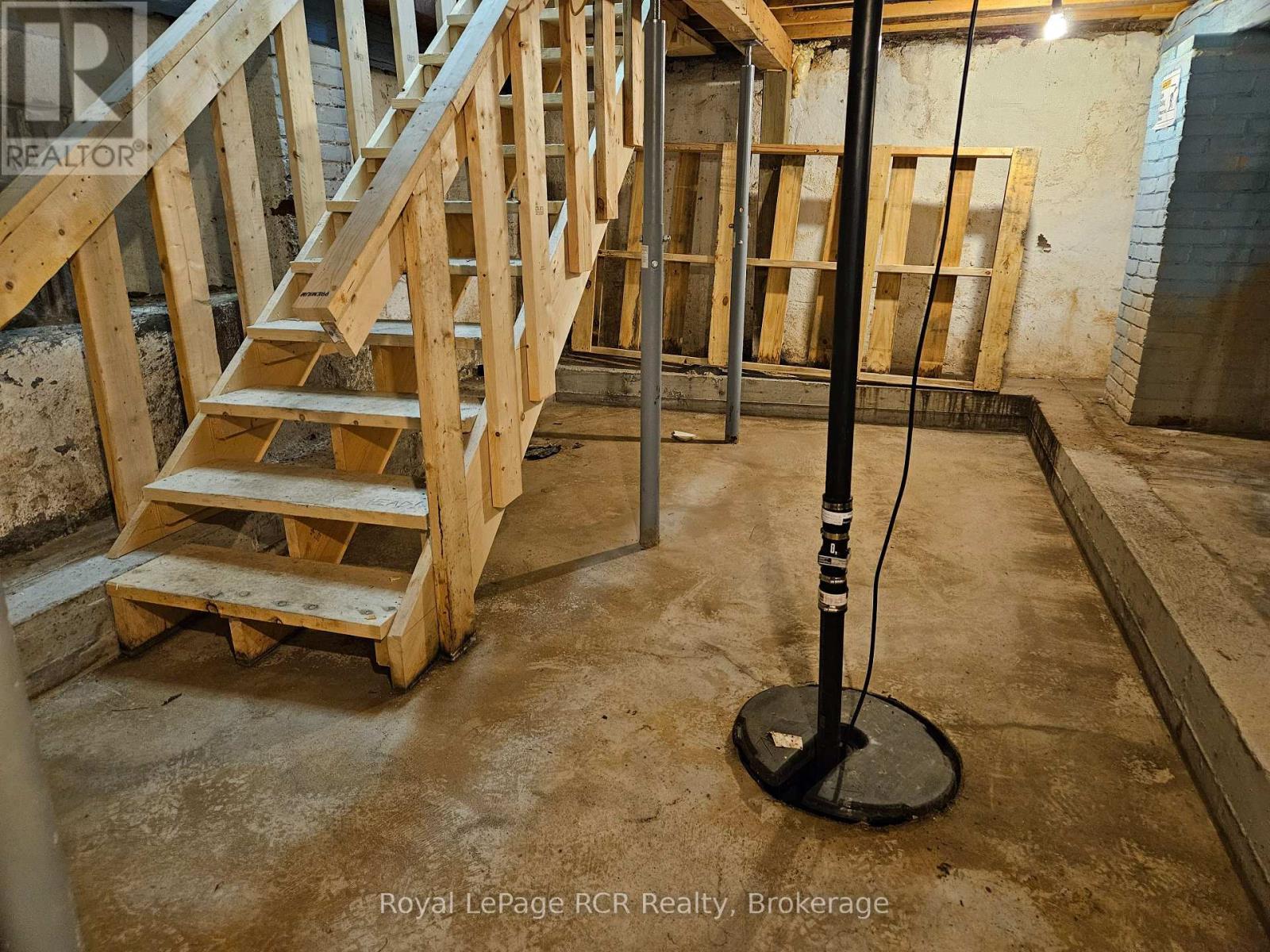 












236 8TH STREET E

,
Owen Sound,




Ontario
N4K1L1

