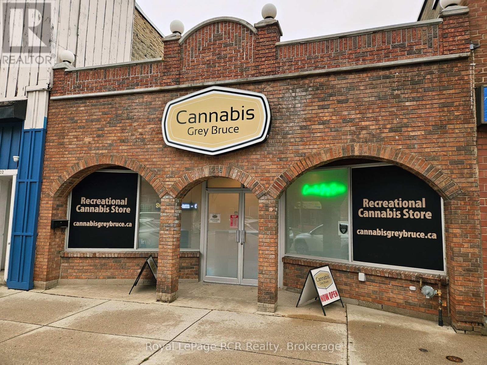 












236 8TH STREET E

,
Owen Sound,




Ontario
N4K1L1

