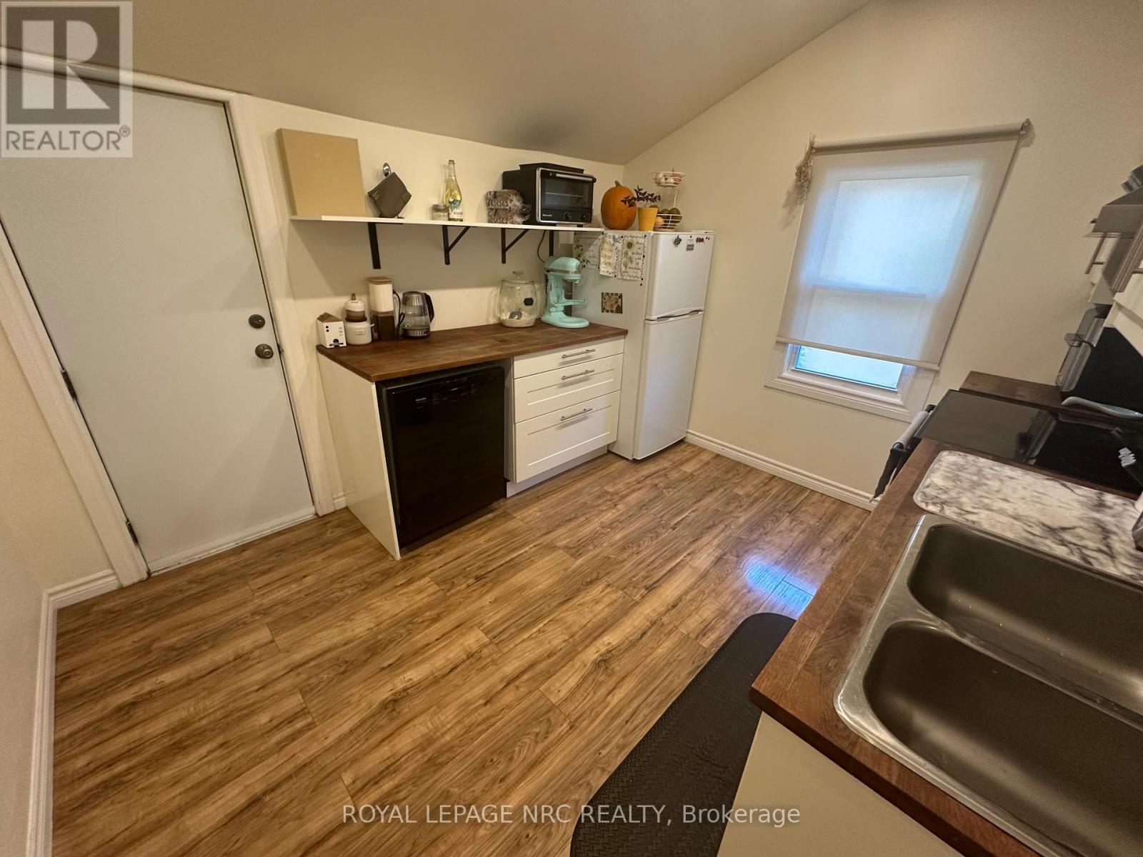 












3 PORTLAND STREET

,
Thorold (Thorold Downtown),




Ontario
L2V1R9

