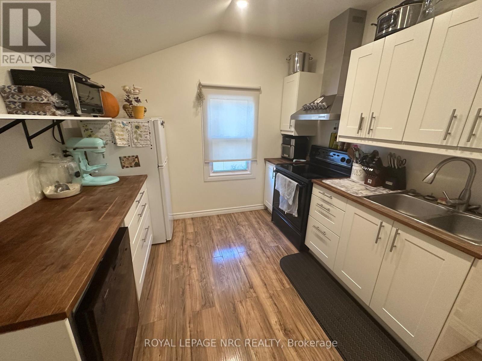 












3 PORTLAND STREET

,
Thorold (Thorold Downtown),




Ontario
L2V1R9

