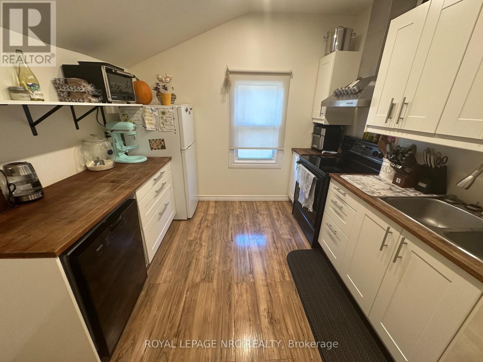 












3 PORTLAND STREET

,
Thorold (Thorold Downtown),




Ontario
L2V1R9

