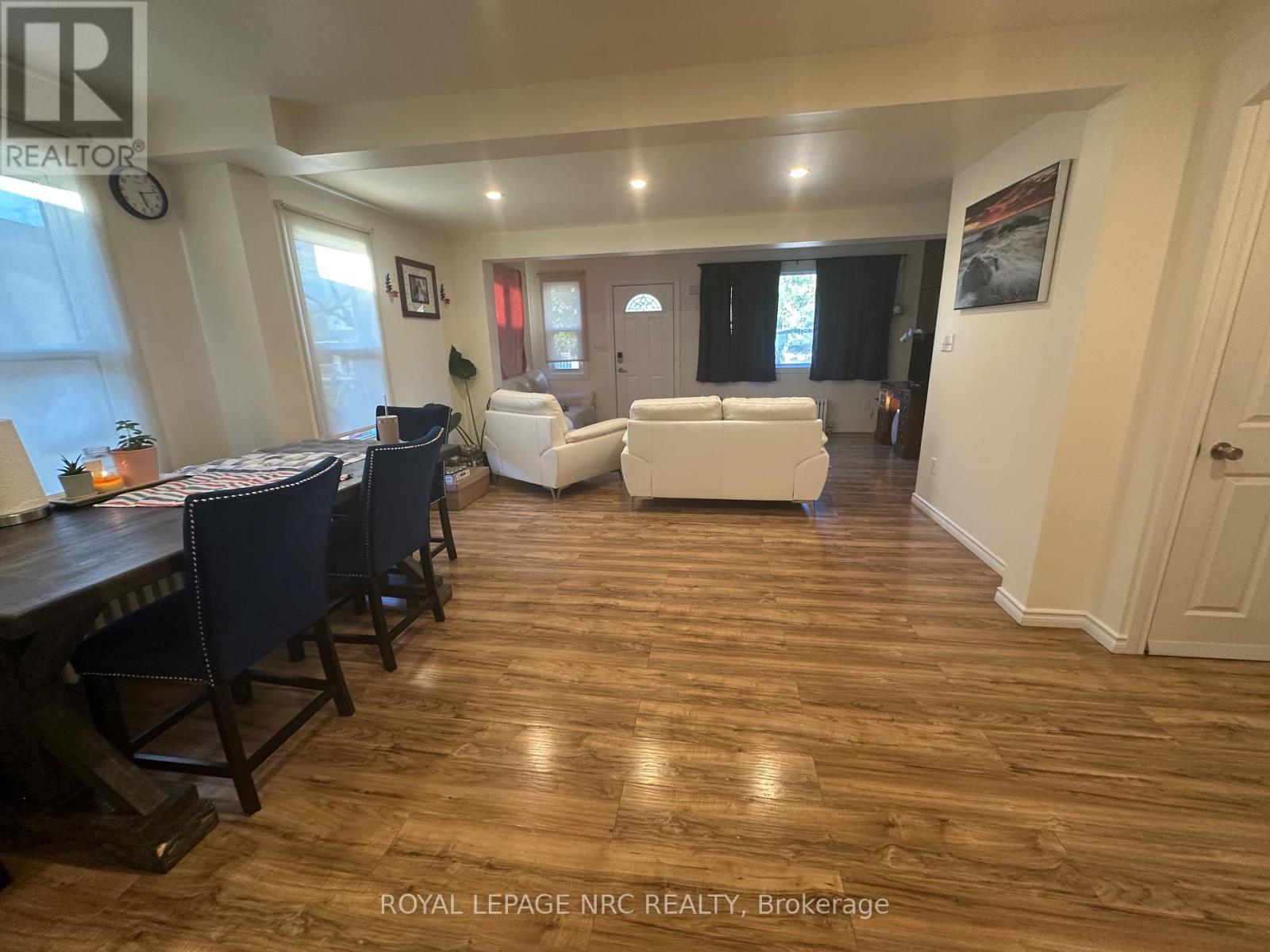 












3 PORTLAND STREET

,
Thorold (Thorold Downtown),




Ontario
L2V1R9

