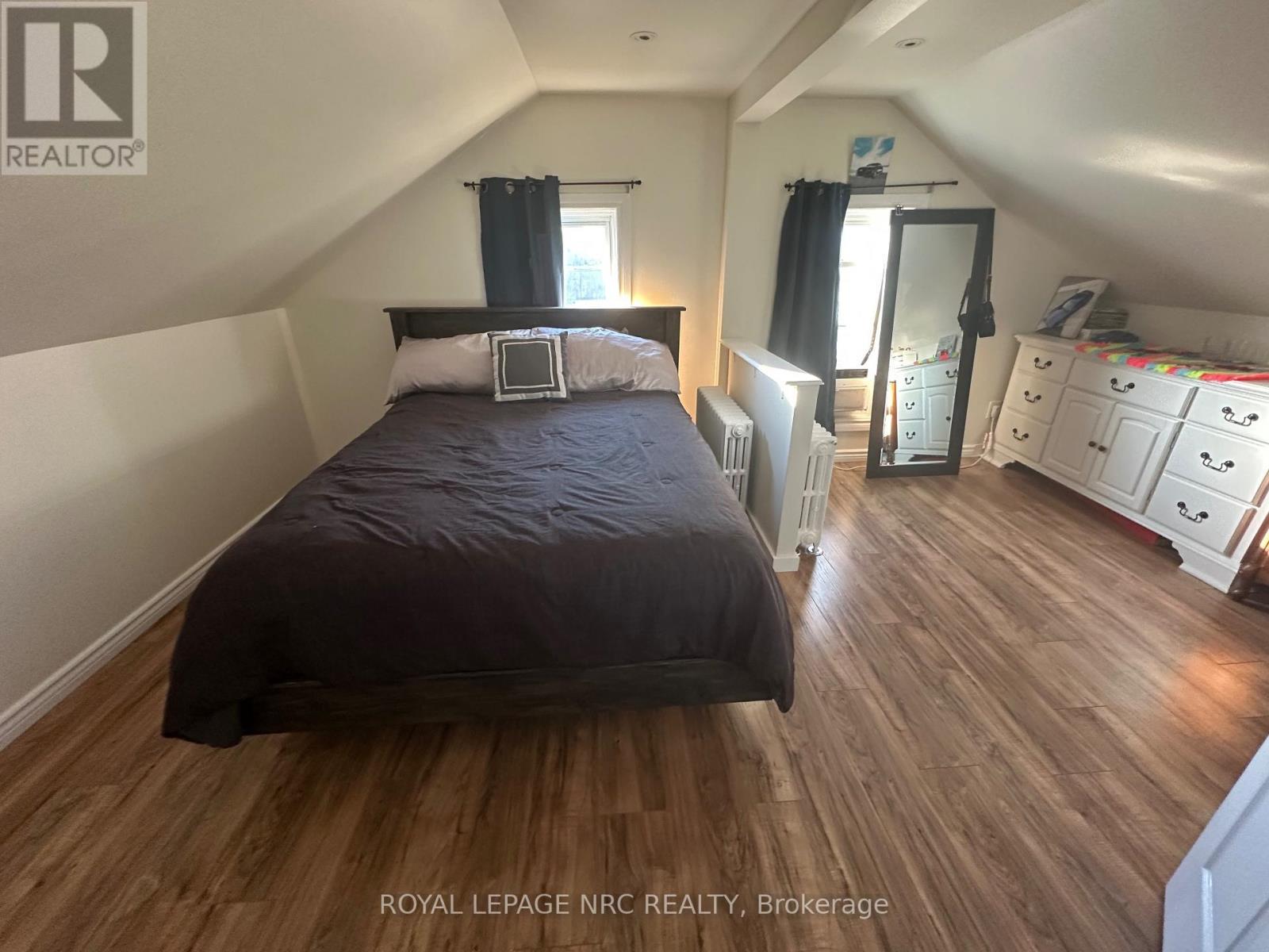 












3 PORTLAND STREET

,
Thorold (Thorold Downtown),




Ontario
L2V1R9

