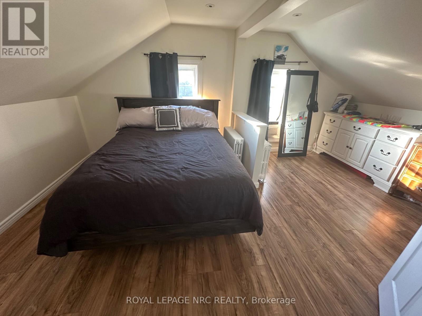 












3 PORTLAND STREET

,
Thorold (Thorold Downtown),




Ontario
L2V1R9

