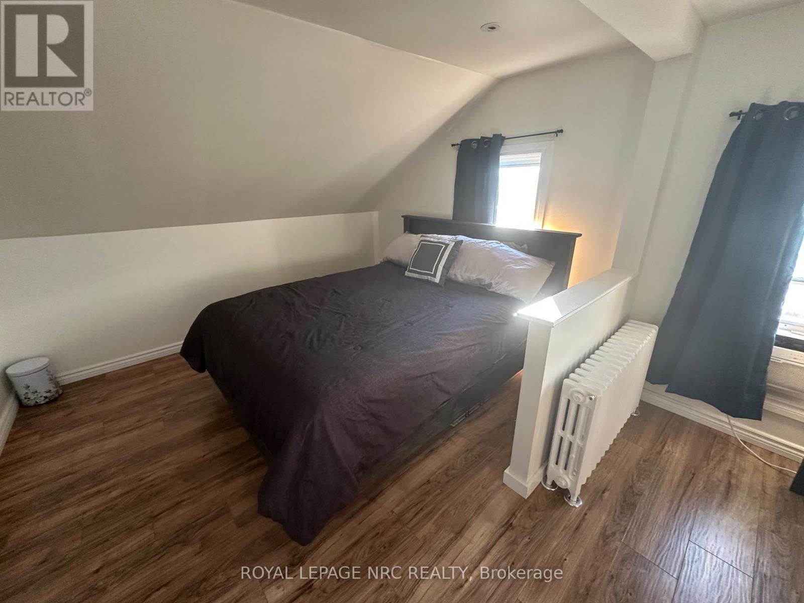 












3 PORTLAND STREET

,
Thorold (Thorold Downtown),




Ontario
L2V1R9

