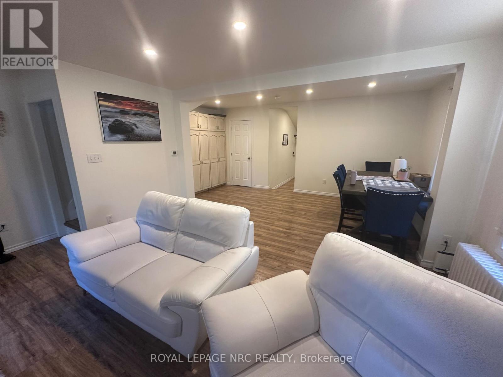 












3 PORTLAND STREET

,
Thorold (Thorold Downtown),




Ontario
L2V1R9

