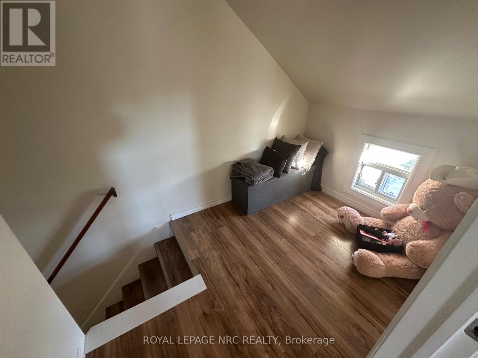 












3 PORTLAND STREET

,
Thorold (Thorold Downtown),




Ontario
L2V1R9

