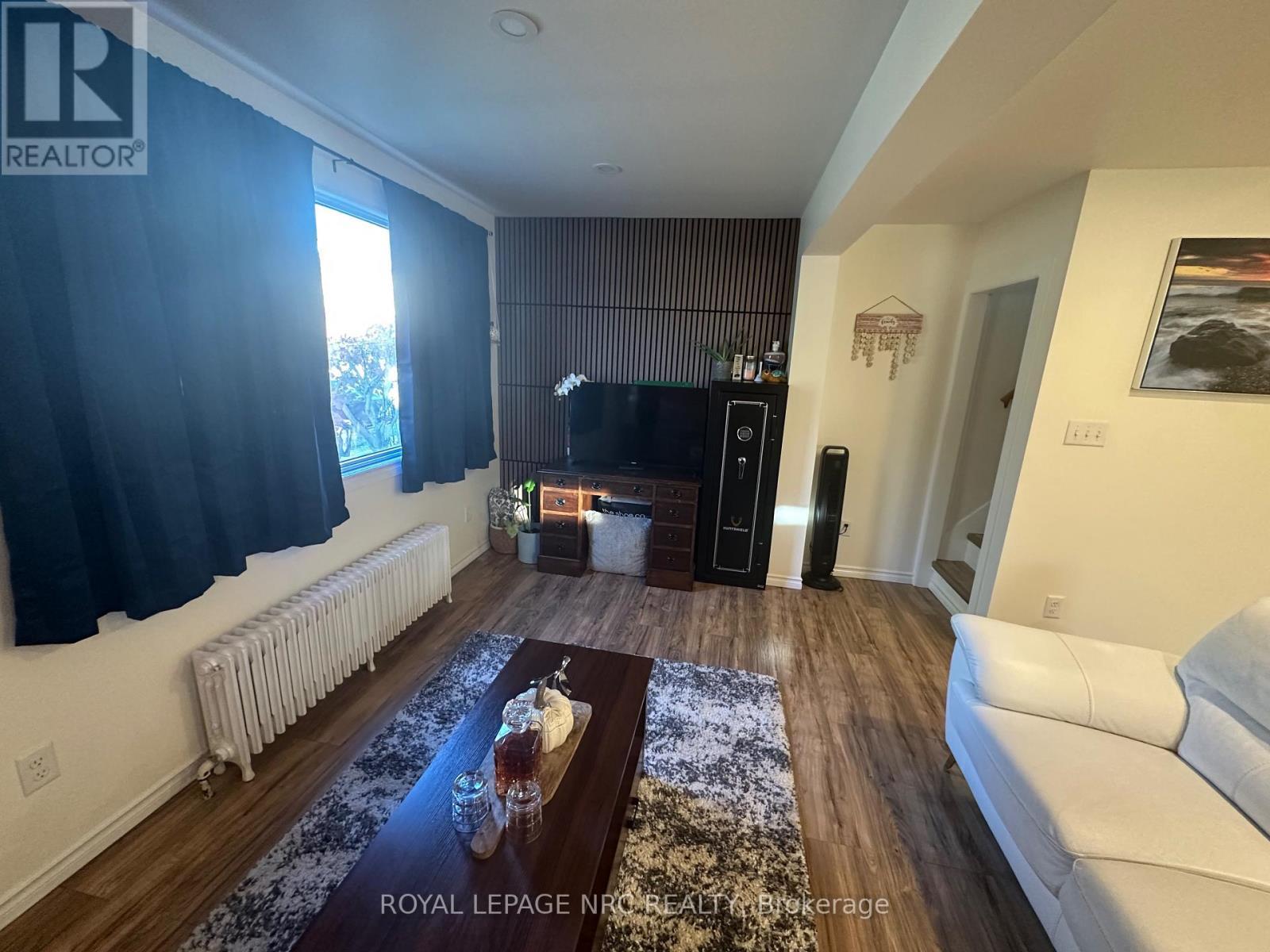 












3 PORTLAND STREET

,
Thorold (Thorold Downtown),




Ontario
L2V1R9

