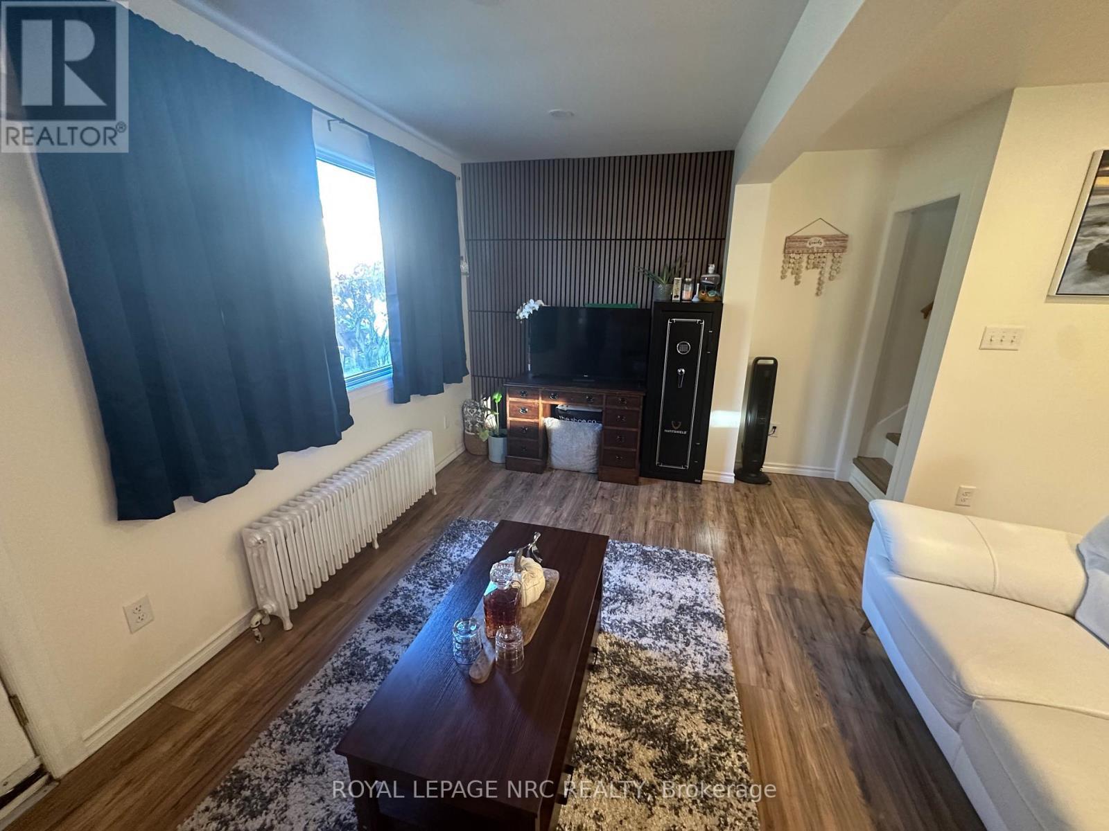 












3 PORTLAND STREET

,
Thorold (Thorold Downtown),




Ontario
L2V1R9

