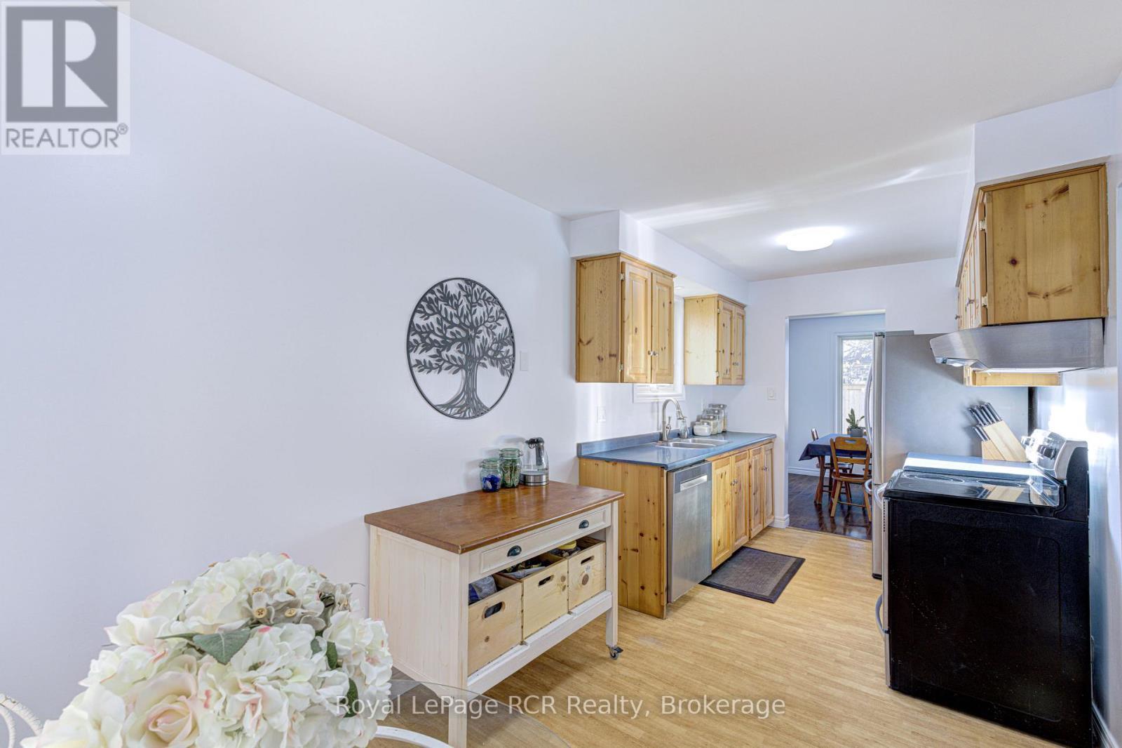 












501 BEAVER COURT

,
Milton (TM Timberlea),




Ontario
L9T4A7

