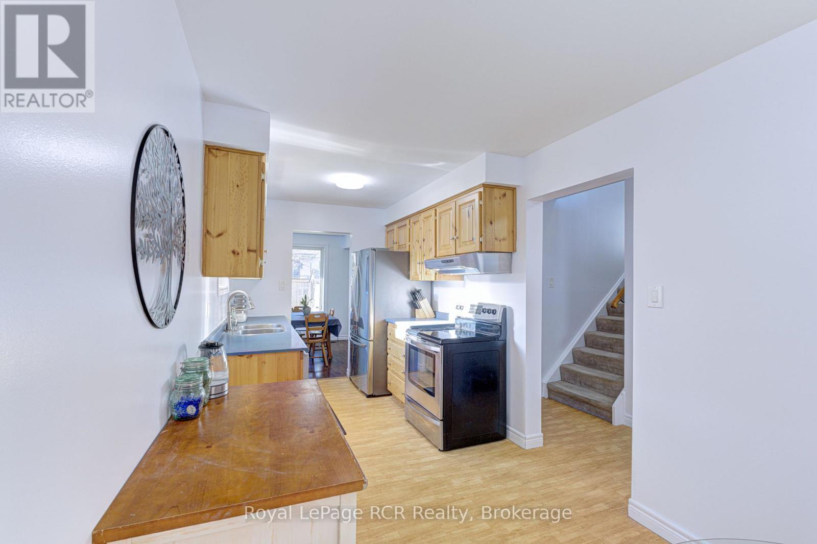 












501 BEAVER COURT

,
Milton (TM Timberlea),




Ontario
L9T4A7

