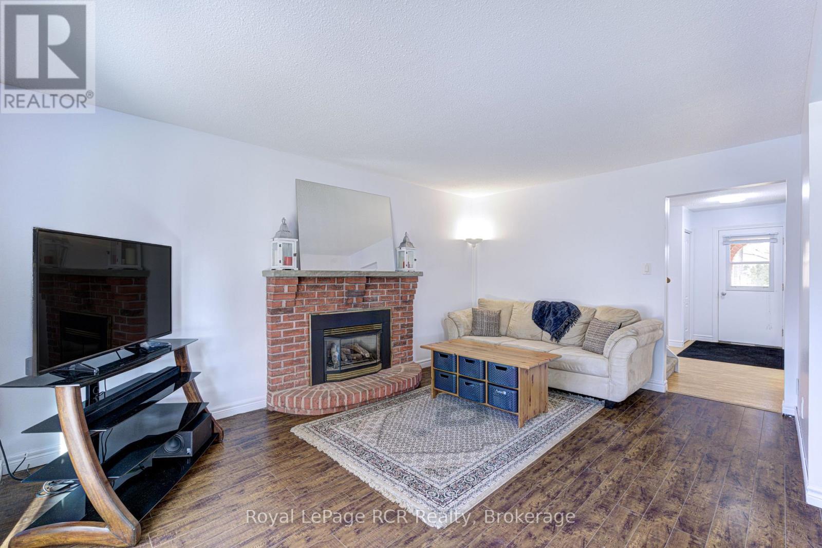 












501 BEAVER COURT

,
Milton (TM Timberlea),




Ontario
L9T4A7

