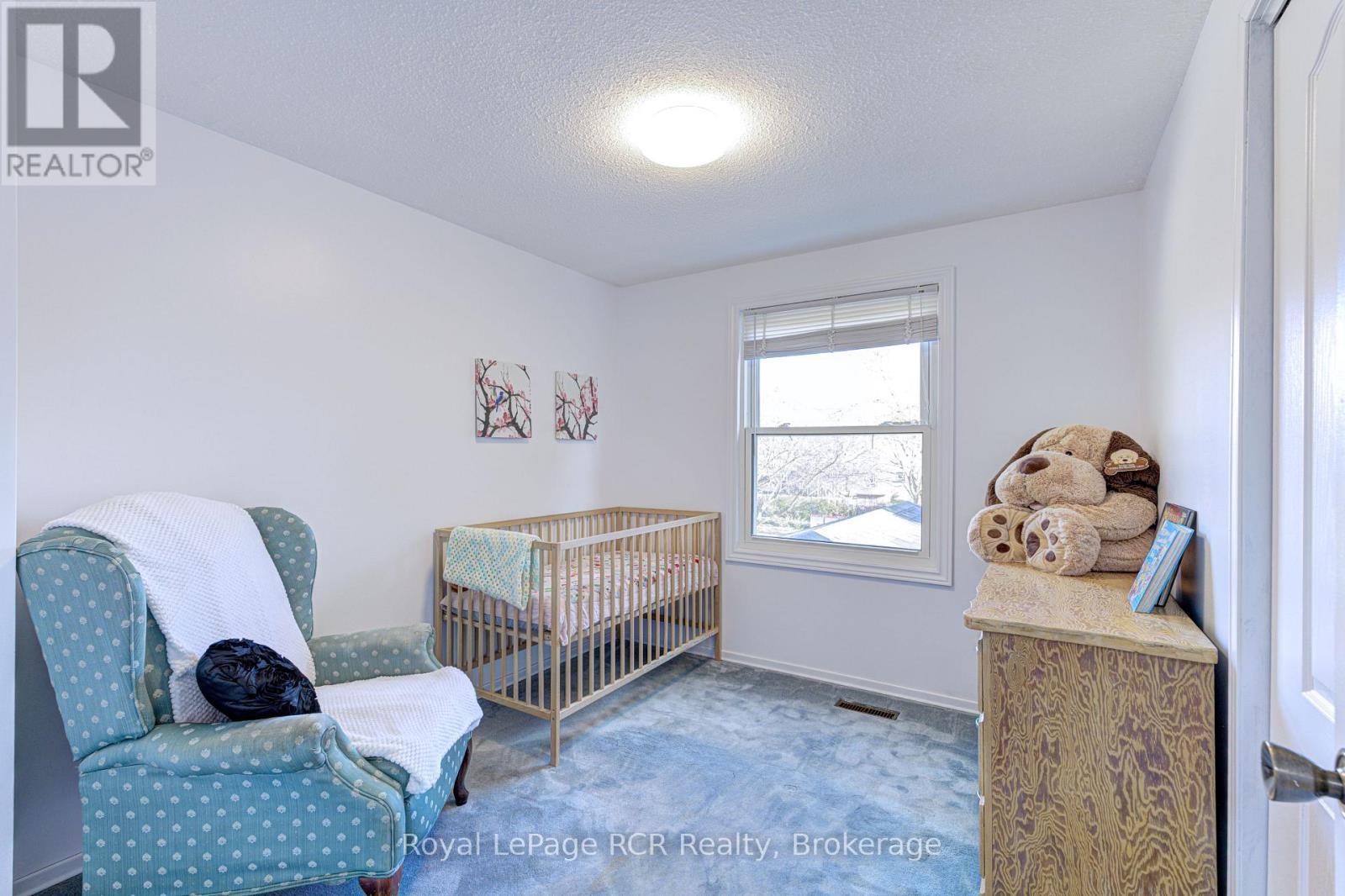 












501 BEAVER COURT

,
Milton (TM Timberlea),




Ontario
L9T4A7

