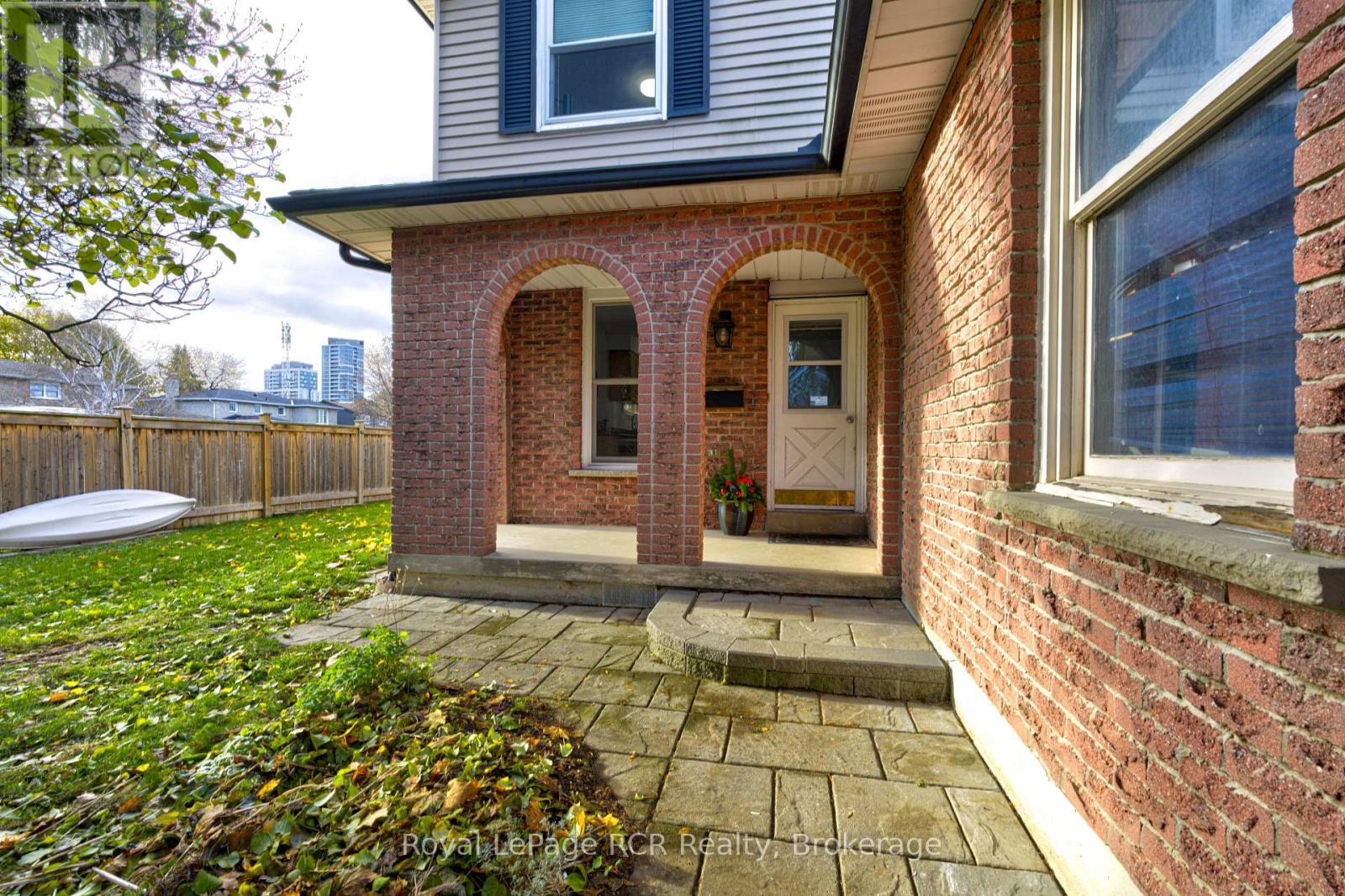 












501 BEAVER COURT

,
Milton (TM Timberlea),




Ontario
L9T4A7

