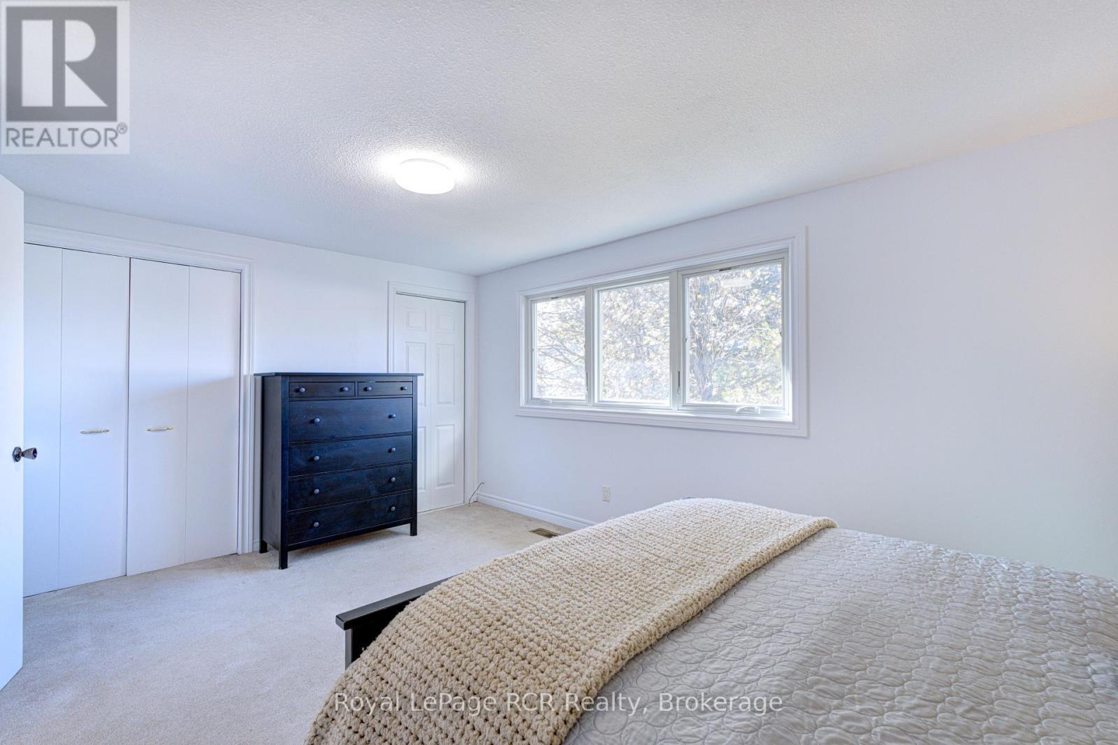 












501 BEAVER COURT

,
Milton (TM Timberlea),




Ontario
L9T4A7

