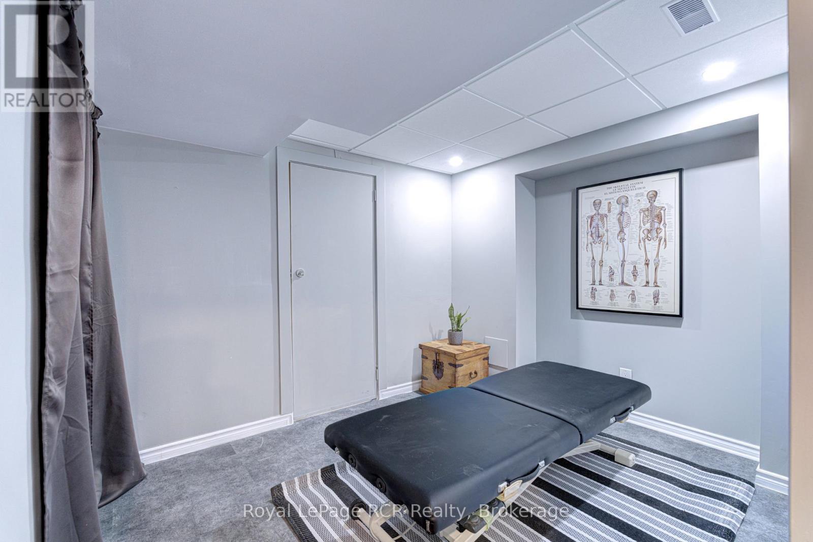 












501 BEAVER COURT

,
Milton (TM Timberlea),




Ontario
L9T4A7

