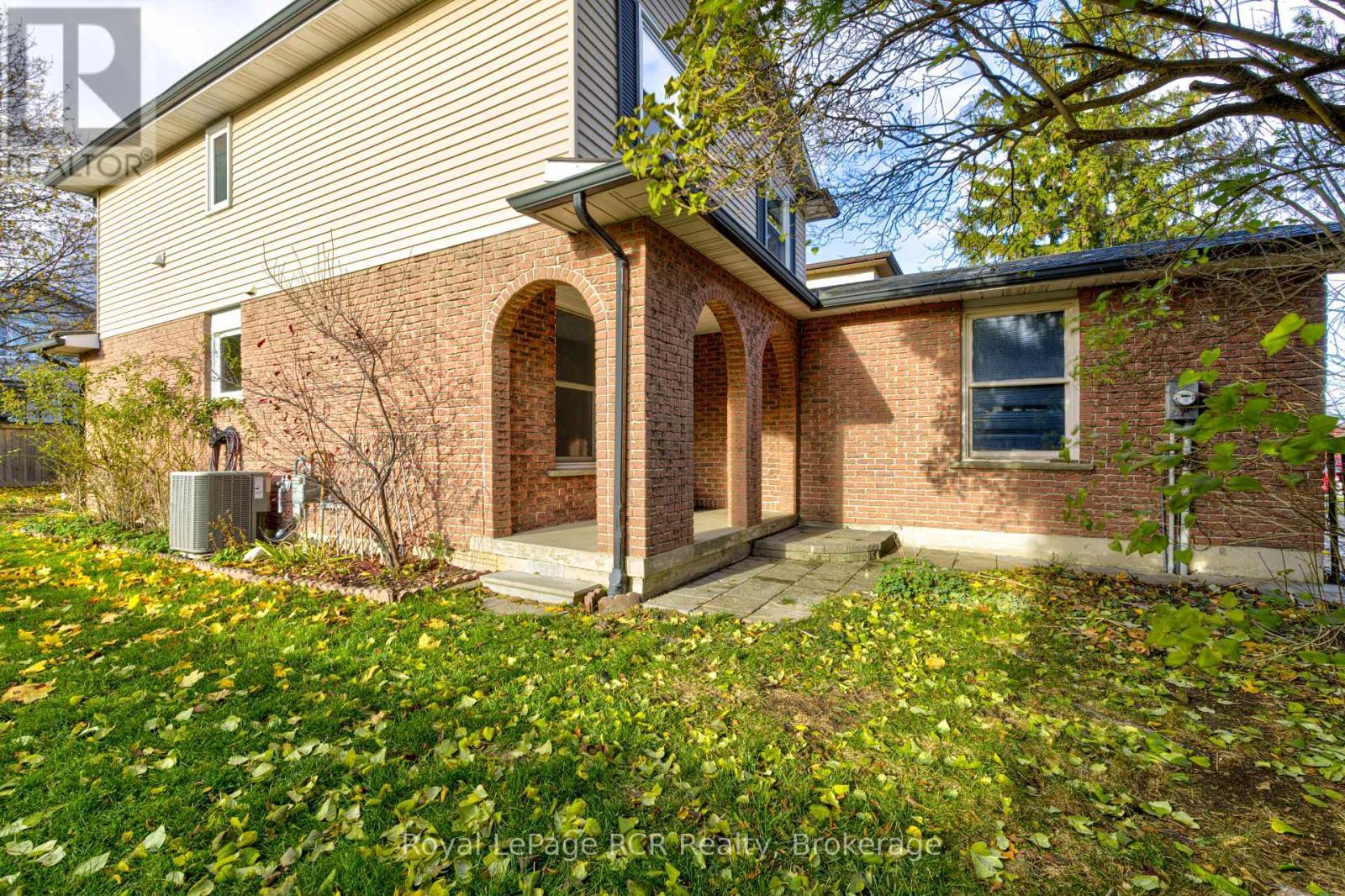 












501 BEAVER COURT

,
Milton (TM Timberlea),




Ontario
L9T4A7

