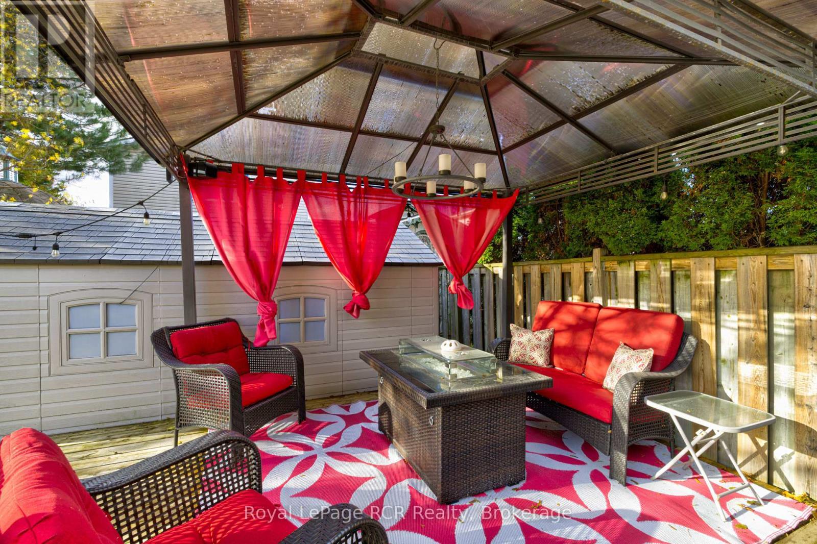 












501 BEAVER COURT

,
Milton (TM Timberlea),




Ontario
L9T4A7

