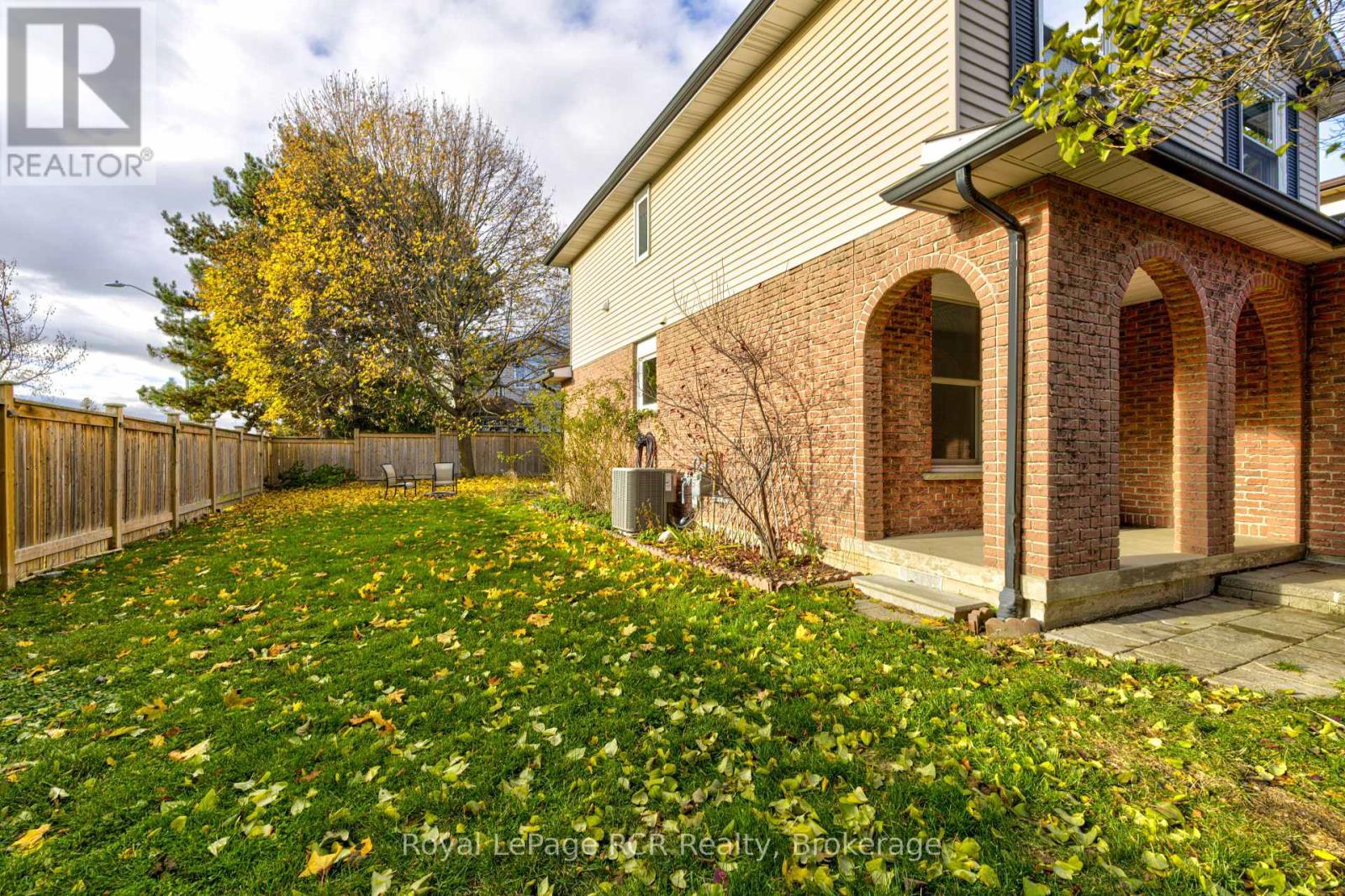 












501 BEAVER COURT

,
Milton (TM Timberlea),




Ontario
L9T4A7

